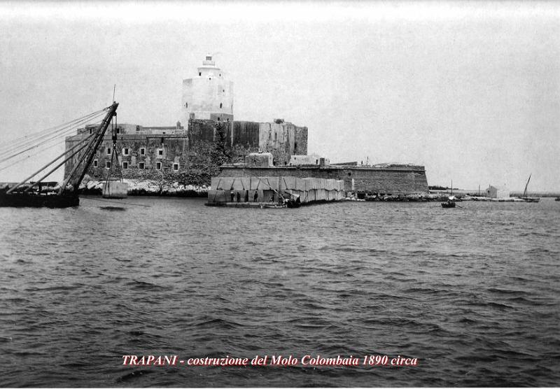 Vecchia Trapani 240 - Trapani - Costruzione del molo Colombaia anno 1890.jpg